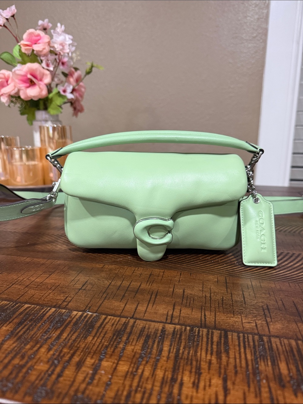 Like New Coach Pillow Tabby 18 Pale Lime Leather Shoulder/Crossbody Bag